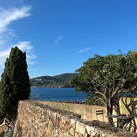 A Agay Pieds Dans L Eau Vila