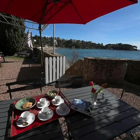 A Agay Pieds Dans L Eau Vila