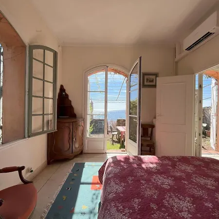 A Agay Pieds Dans L Eau *