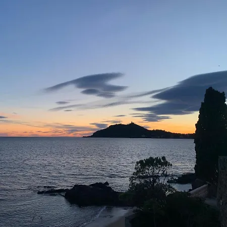 A Agay Pieds Dans L Eau * Saint-Raphaël