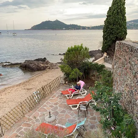 A Agay Pieds Dans L Eau Saint-Raphaël